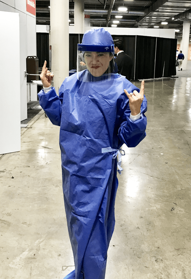 Me, before entering an orthopedic surgery lab.